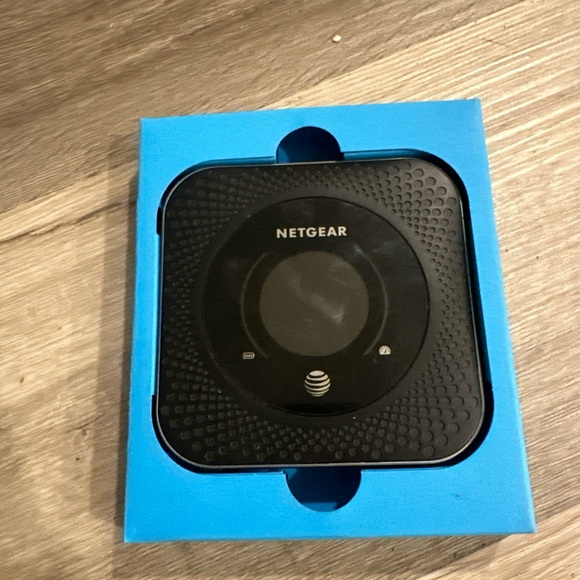AT&T NIGHTHAWK LTE MOBILE HOTSPOT UNLOCKED MR1100 - Picture 3 of 8